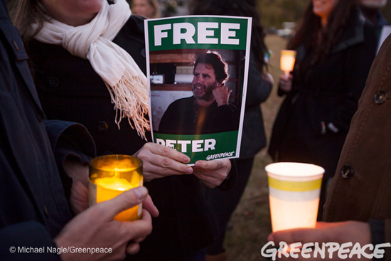 A vigil for Pete Willcox by Greenpeace supporters while he was being detained by Russian authorities in 2013. Image: Greenpeace USA