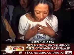 Filipino journalist Ces Oreña-Drilon being set free by guerrillas in Sulu during 2008. Image: ABS-CBN