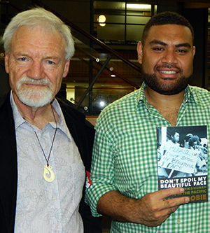 David Robie with TVNZ Tagata Pasifika's John Pulu. Image: Del Abcede/PMC