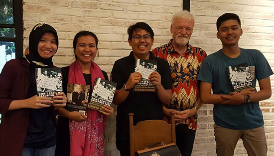 Young emerging scholars with Dr David Robie's book Don't Spoil My Beautiful Face: (from left) Fitri Handyani, Apriline Widani, Andi Fitrah and Gharin Yanotama. Image: Del Abcede/PMC