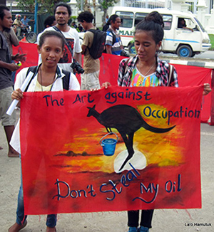 Timor-Leste protesters accuse Australia of “stealing oil”. Image: La’o Hamutuk