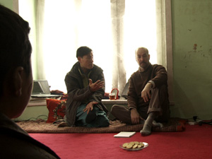 Jon Stephenson interviews the Afghan Youth Peace Network during the making of the documentary He Toki Huna. Image: Screenshot Jacob Bryant