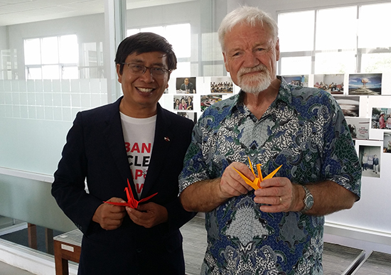 Pak Muhadi Sugiono and professor David Robie at the ICAN and a world without nuclear weapons seminar at UGM. Image: Del Abcede/PMC