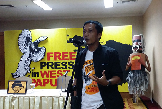 A Papuan journalist speaking at a parallel "media freedom" workshop at UNESCO 2017 in Jakarta, Indonesia, during May. Image: David Robie/PMC