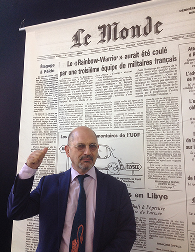 Rémi Parmentier alongside the famous Le Monde front page.