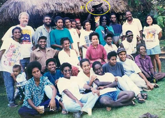 The UPNG journalism class of 1997 at their end-of-year picnic in the National Botanical Gardens in Gerehu. Eric Tapakau is circled in a hat at the rear, just behind Michael Miise. Journalism coordinator David Robie is on the left with his wife Del, a St Joseph’s school teacher in Boroko, on the right. Senior Post-Courier journalist Gorethy Kenneth is in the front. Image: Michael Miise