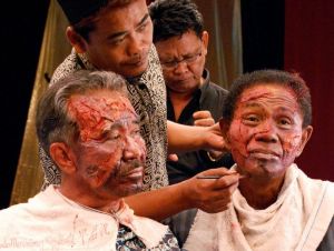 Anwar Congo (right), one of the founding fathers of the right-wing paramilitary group Pancasila Youth, in a scene from the film. Image: Drafthouse Films