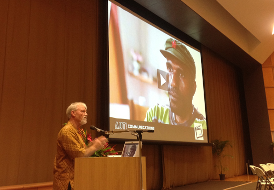 Dr David Robie talking about conflict reporting at USP. Image: Alex Perrottet/PMC