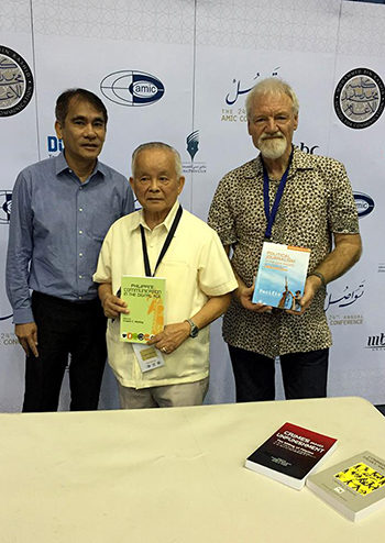 AMIC secretary-general Ramon R. Tuazon, chairman Dr Crispin C. Maslog, and PMC director Dr David Robie at the book launch in Dubai. Image: Tarleen Archuleta/AUD