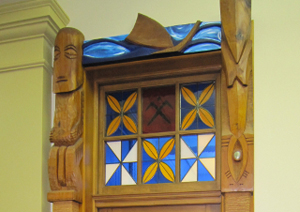 Detail from the doorway to Parliament's Pacific-themed select committee room. Image: NZ Parliamentary Collection.