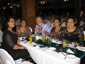 Dr Robie with AUT students Liti Ahio, Karamina Sumeo, Akatea Galuvao at the Pacific-Science Inter-Congress dinner. 