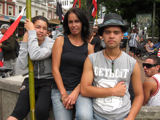 Kitty Harawira (centre) and her daughter Magic at the hikoi today. Photo: John Miller.