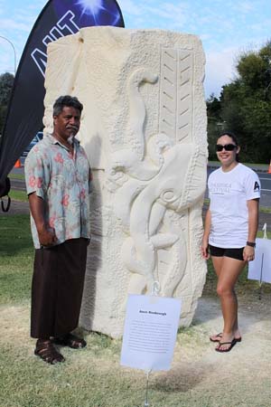 Master carver Filipe Tohi with 2011 contributor Anee Roxbourgh. Photo: Yvonne Brill/PMC