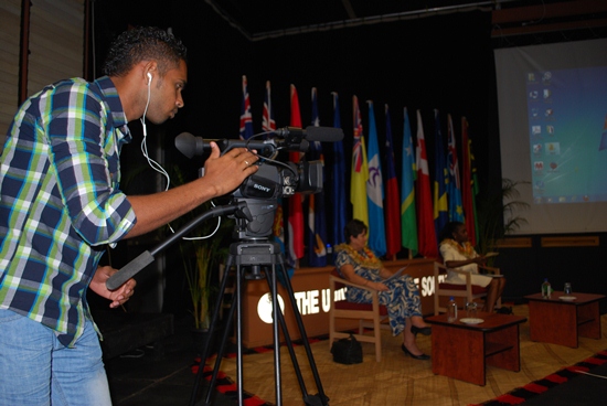 A student journalist at USP takes footage of the World Press Freedom Day event