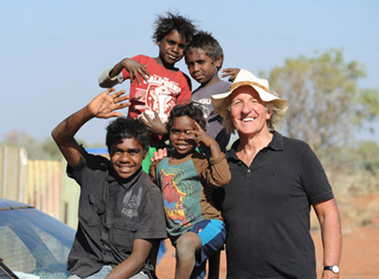 John Pilger pictured in the Utopia region, during the filming of the documentary. Image: Chris Graham/Tracker/New Matilda